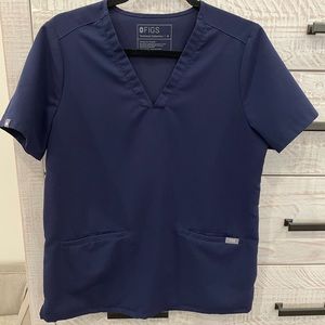 Figs three pocket scrub top